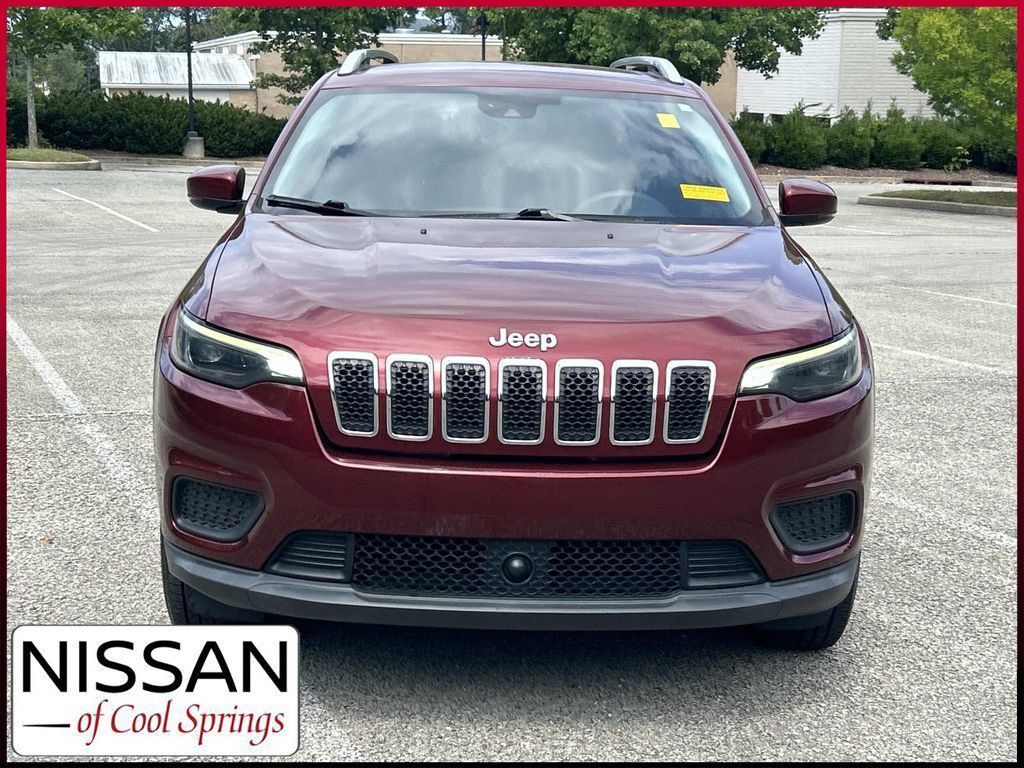 Used 2021 Jeep Cherokee Latitude AWD/4WD image 2