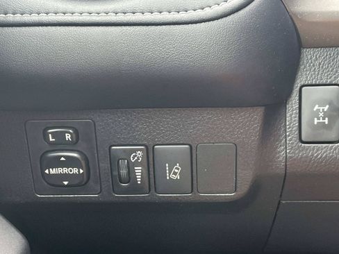 Used 2018 Toyota RAV4 XLE w/ Plus Extra Value Package AWD/4WD image 21