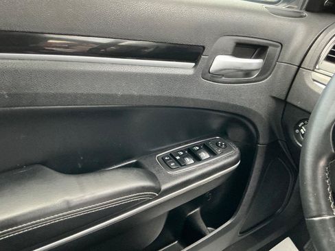 Used 2019 Chrysler 300 S RWD image 21