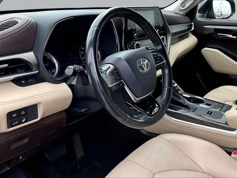 Used 2021 Toyota Highlander Limited AWD/4WD image 17