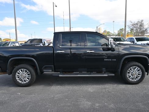 Used 2022 Chevrolet Silverado 2500 High Country w/ Z71 Off-Road Package image 12