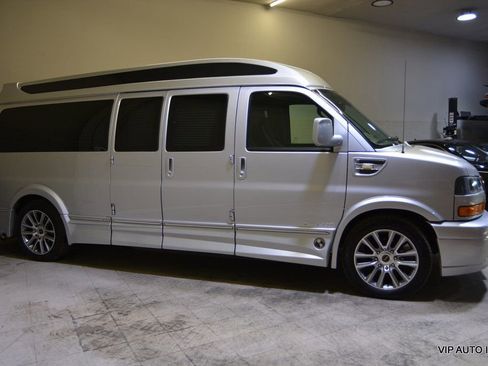 Used 2020 GMC Savana 2500 Extended w/ Enhanced Convenience Package image 43