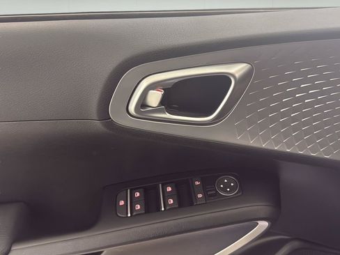 Used 2022 Kia Soul LX w/ Technology Package FWD image 11