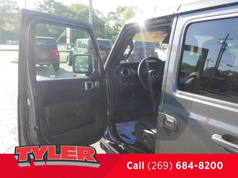 New 2026 Jeep Gladiator Sport AWD/4WD image 18