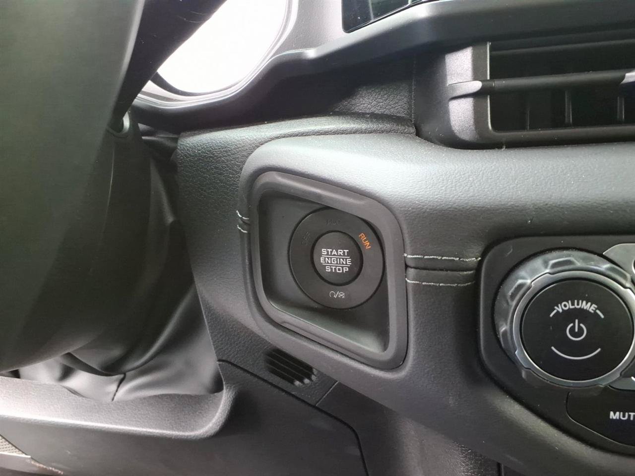 Used 2025 Jeep Wrangler Unlimited Sahara AWD/4WD image 9
