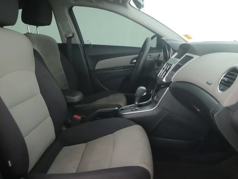Used 2015 Chevrolet Cruze LS FWD image 24