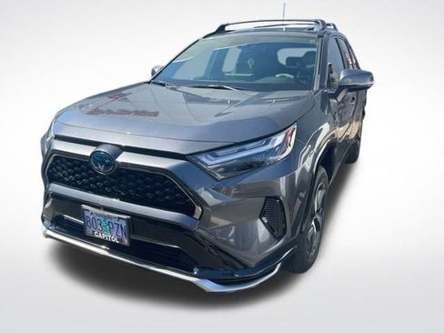 Used 2024 Toyota RAV4 SE w/ Weather & Moonroof Package image 7