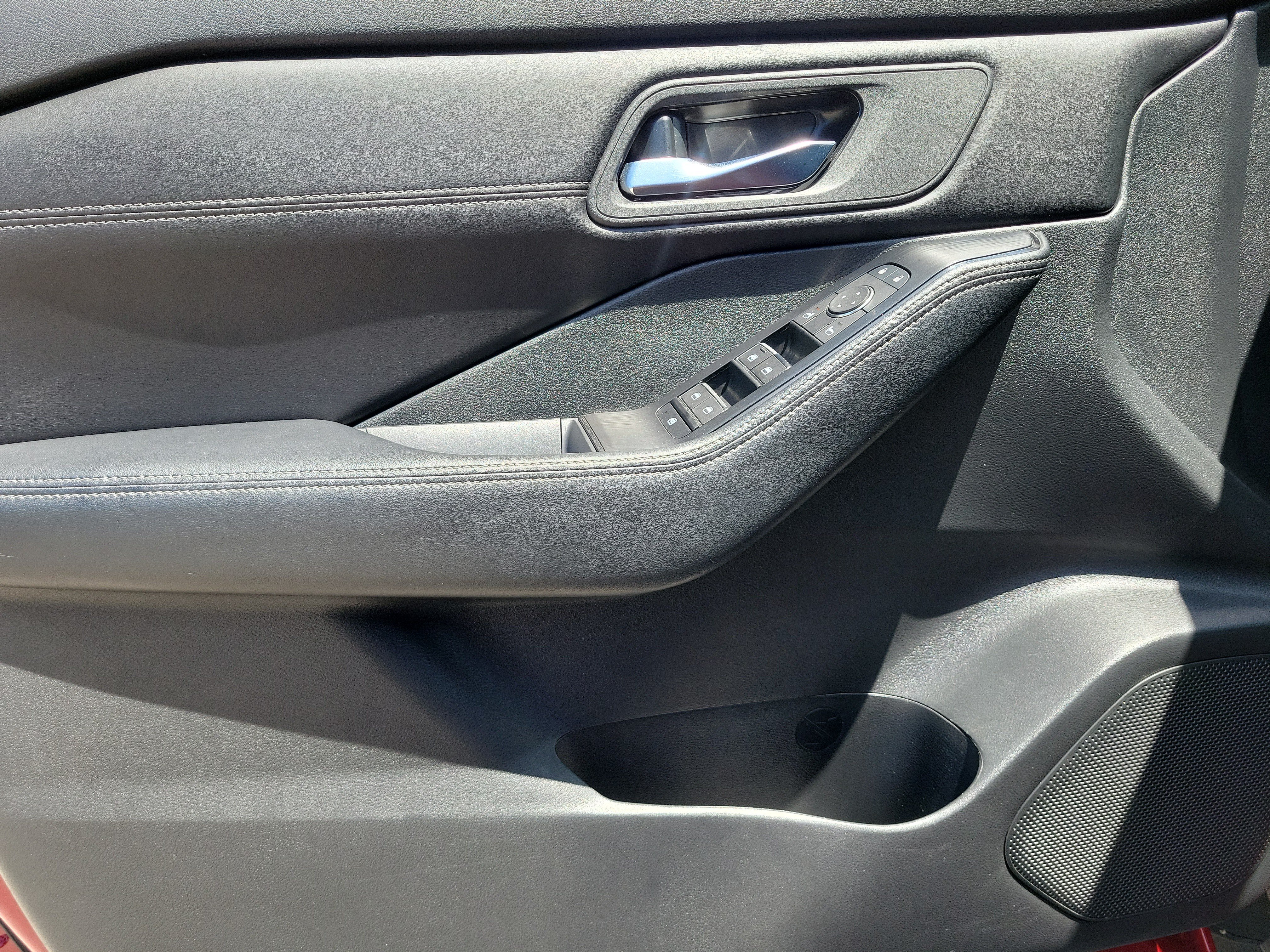 Certified 2025 Nissan Rogue SL FWD image 15