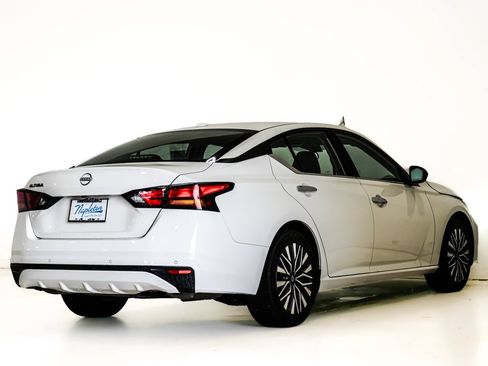 Used 2025 Nissan Altima 2.5 SV FWD image 6