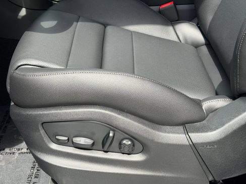 Used 2026 Porsche Cayenne AWD/4WD image 25