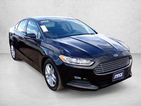 Used 2014 Ford Fusion SE FWD image 4
