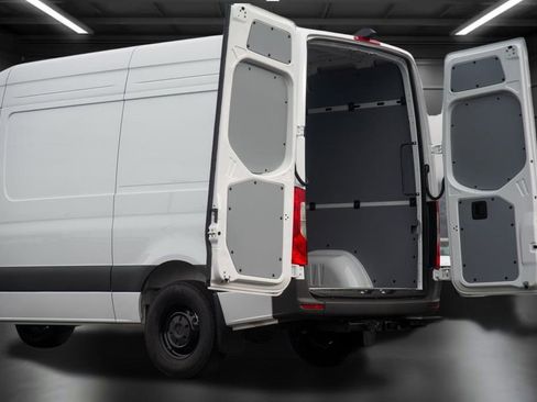 Used 2025 Mercedes-Benz Sprinter 2500 image 18