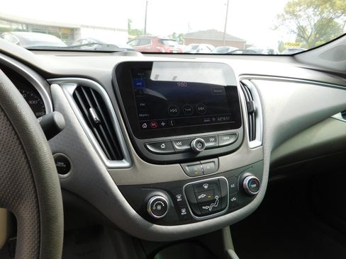 Used 2020 Chevrolet Malibu LS w/ LPO, Convenience Package 2 FWD image 13