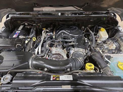 Used 2015 Jeep Wrangler Unlimited Sahara w/ Connectivity Group image 30