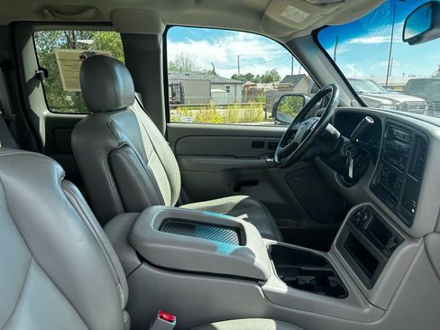 Used 2005 GMC Sierra 2500 SLT w/ Skid Plate Package image 13