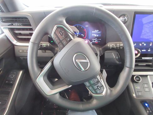 Used 2025 Lexus GX 550 w/ Cold Area Package AWD/4WD image 37