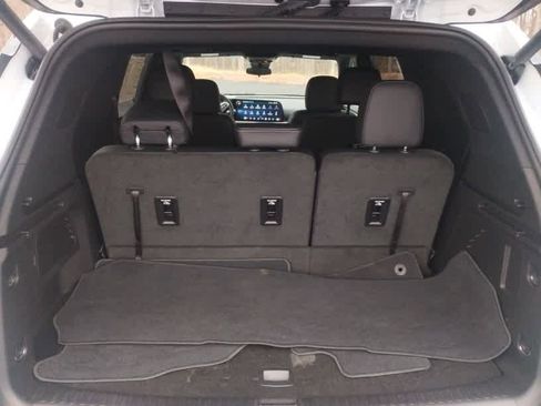 Used 2026 Chevrolet Traverse LT image 9