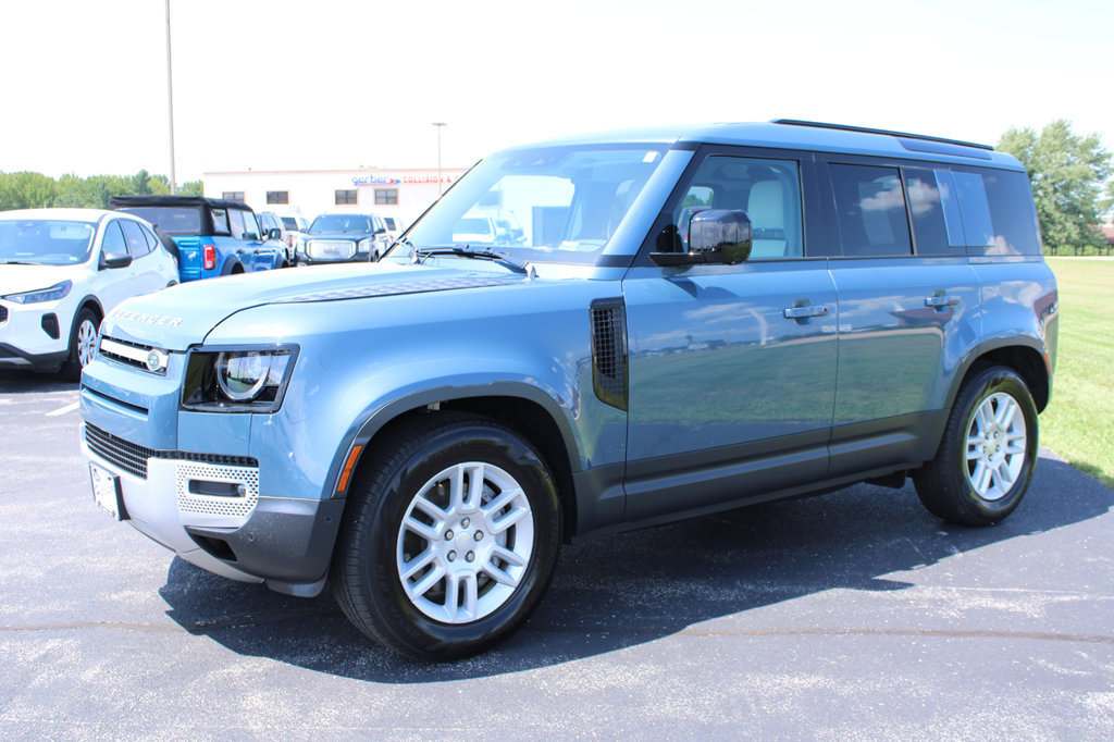 Used 2025 Land Rover Defender 110 S AWD/4WD image 3