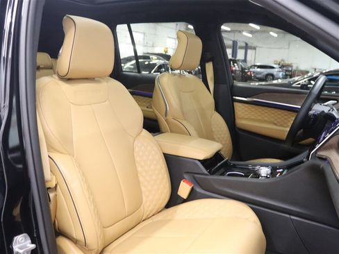Used 2023 Jeep Grand Cherokee Summit AWD/4WD image 29