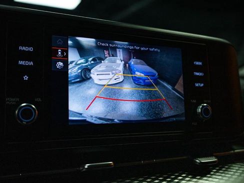 Used 2024 Kia Carnival LX image 20