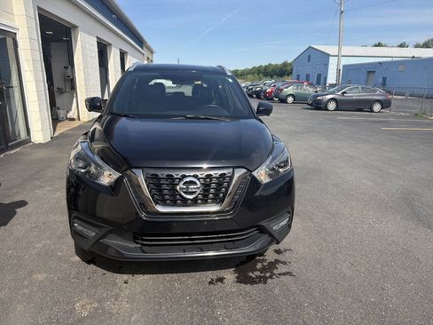 Used 2019 Nissan Kicks SR w/ SR Premium Package FWD image 2