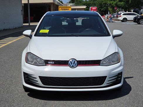 Used 2015 Volkswagen Golf 4-Door FWD image 2
