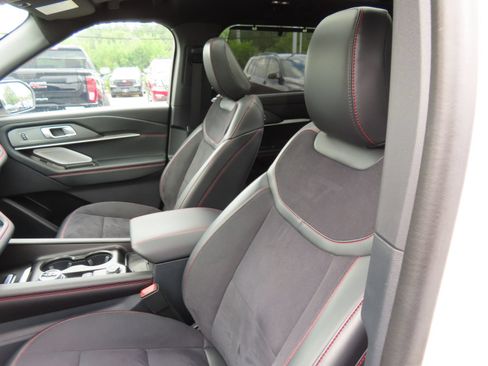 Used 2025 Ford Explorer ST AWD/4WD image 32
