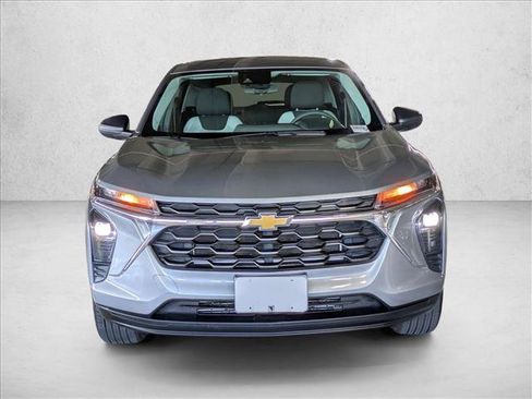 Used 2024 Chevrolet Trax LS image 2