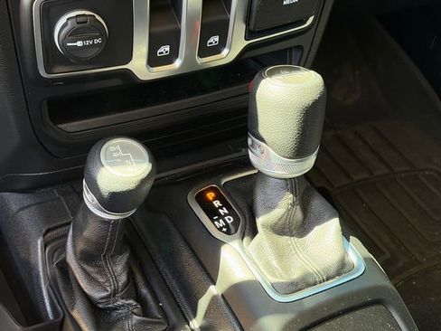 Used 2020 Jeep Wrangler Sport image 19