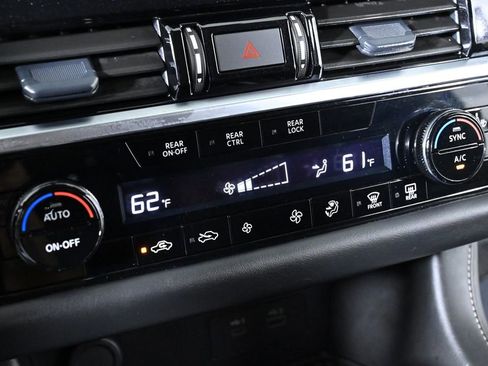 Used 2025 Nissan Pathfinder SV image 18