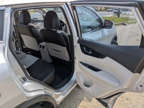 Used 2020 Nissan Rogue Sport SV w/ All-Weather Package AWD/4WD image 34