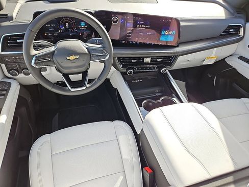 New 2025 Chevrolet Suburban Premier image 9