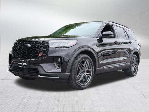 Used 2025 Ford Explorer ST AWD/4WD image 3