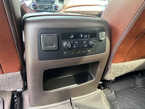 Used 2020 Chevrolet Suburban Premier w/ Premier 6.2L Value Package AWD/4WD image 14