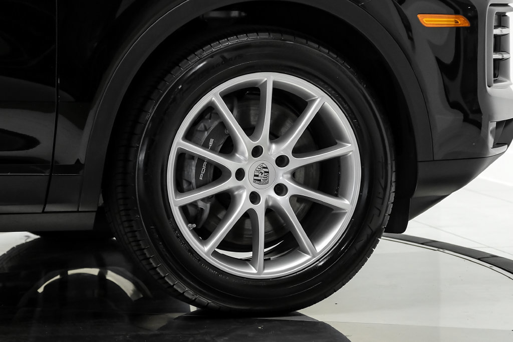 Used 2024 Porsche Cayenne AWD/4WD image 58