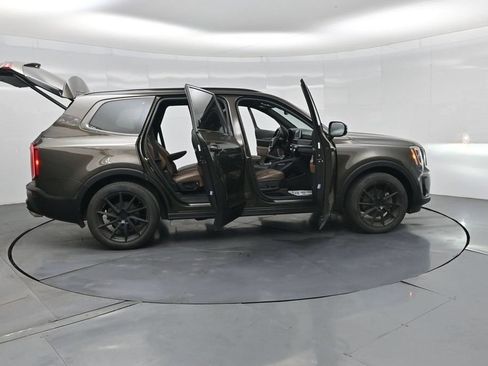Used 2022 Kia Telluride SX w/ SX Prestige Package AWD/4WD image 3