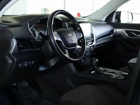 Used 2019 Chevrolet Traverse LT image 9