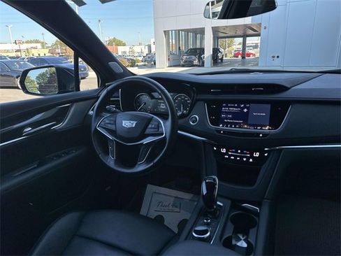 Certified 2022 Cadillac XT5 Premium Luxury w/ LPO, Floor Liner Package image 60