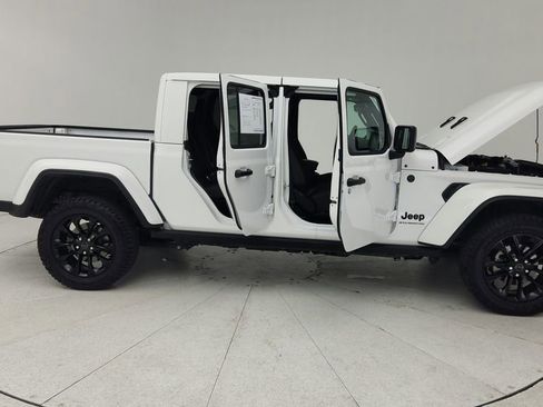 Used 2025 Jeep Gladiator Sport AWD/4WD image 12