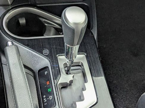 Used 2017 Toyota RAV4 Limited image 17