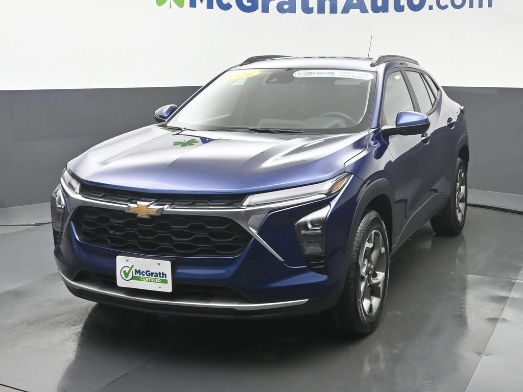 Used 2024 Chevrolet Trax LT w/ Driver Confidence Package FWD image 21