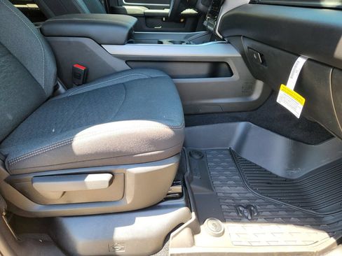 New 2026 RAM 2500 Big Horn AWD/4WD image 15