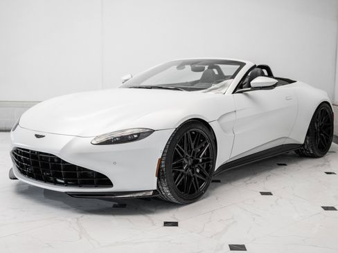 Used 2023 Aston Martin V8 Vantage Roadster image 32