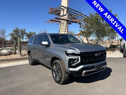 Used 2025 Chevrolet Suburban Z71 image 1