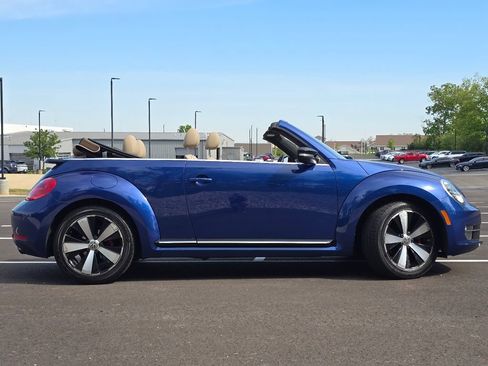 Used 2013 Volkswagen Beetle 2.0T FWD image 23