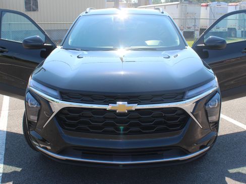 New 2025 Chevrolet Trax LT w/ Driver Confidence Package image 16