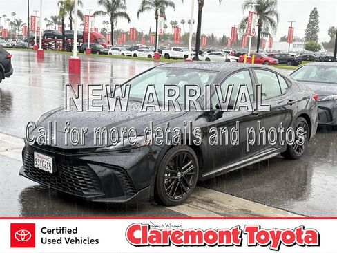Certified 2025 Toyota Camry SE image 1
