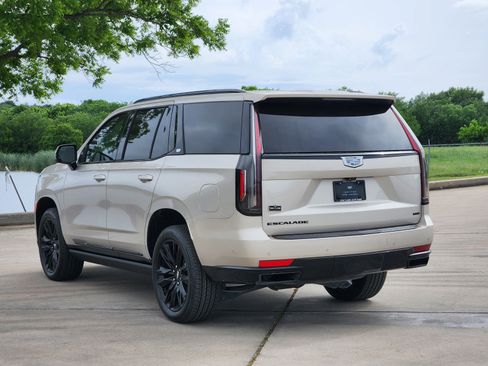 Certified 2022 Cadillac Escalade Sport w/ Touring Package AWD/4WD image 4