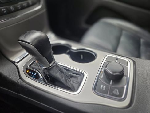 Used 2018 Jeep Grand Cherokee Limited image 18