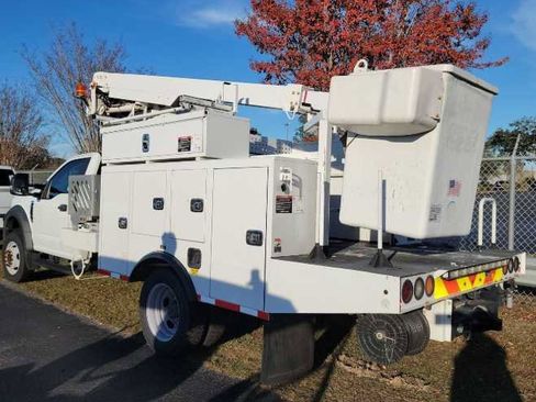 Used 2019 Ford F550 XL image 3